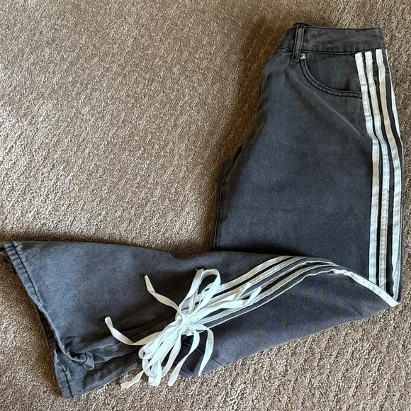 Edikted Jeans - Picture 1 of 10